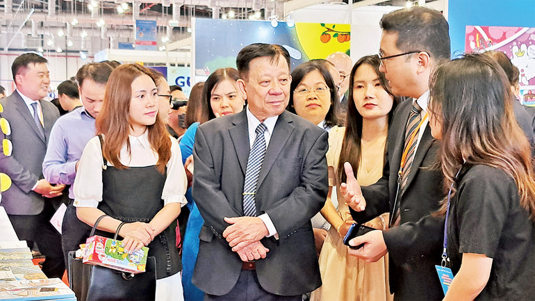 Lãnh đạo Tổng Công ty Becamex IDC và các đối tác Hàn Quốc tham dự sự kiện Tuần lễ Văn hóa và Nhân vật quốc tế Việt Nam 2023 vừa tổ chức tại Trung tâm Thương mại thế giới Thành phố mới Bình Dương.