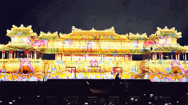 Ngọ Môn rực rỡ.