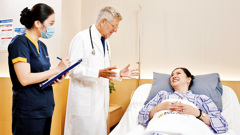 Khách hàng trải nghiệm phác đồ điều trị độc quyền bốn bước tại European Wellness. Khách hàng trải nghiệm phác đồ điều trị độc quyền bốn bước tại European Wellness.