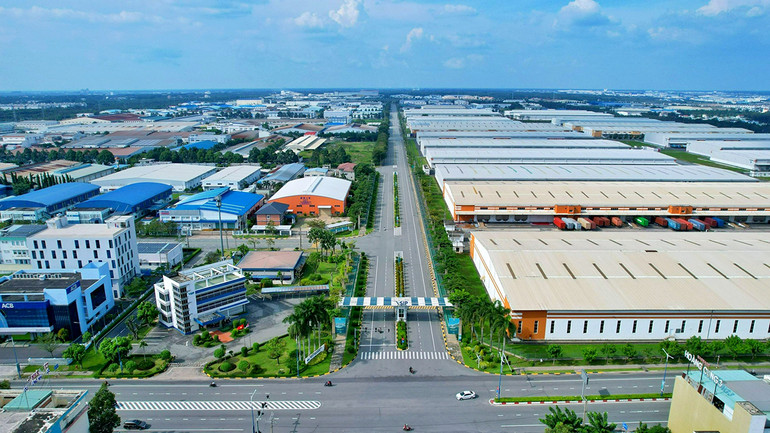 Một góc khu công nghiệp Việt Nam-Singapore 2 tại Bình Dương. Một góc khu công nghiệp Việt Nam-Singapore 2 tại Bình Dương.