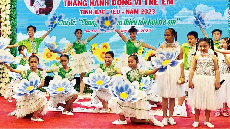 Một tiết mục văn nghệ tại Lễ phát động Tháng Hành động vì trẻ em tỉnh Bạc Liêu.