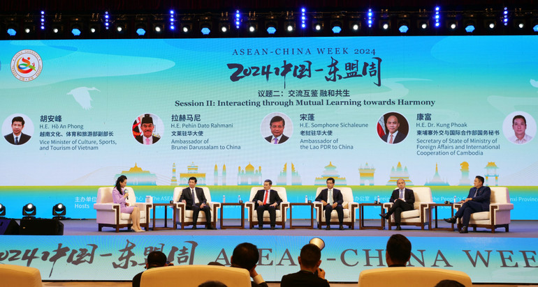 Phiên đối thoại cấp cao trong khuôn khổ Tuần lễ.