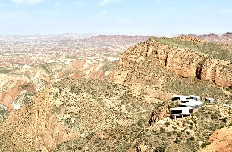 Vẻ đẹp nhuốm màu thời gian hàng triệu năm biến thiên của tạo hóa và lịch sử.