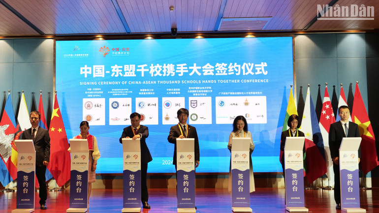 Lễ ký kết chương trình hợp tác các trường đại học ASEAN-Trung Quốc.