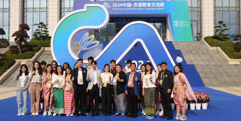 Đại biểu thanh niên, sinh viên các nước tại sự kiện.