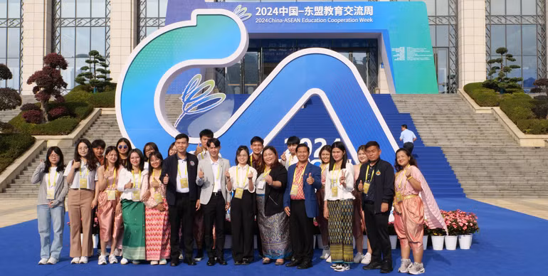 Đại biểu thanh niên, sinh viên các nước tại sự kiện.