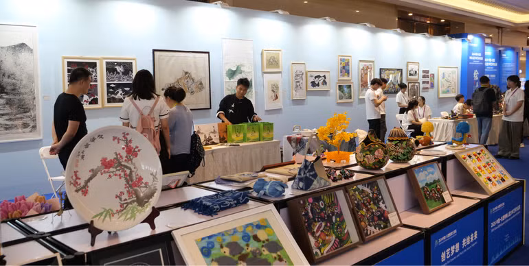 Một gian trưng bày tại Tuần lễ Hợp tác giáo dục Trung Quốc-ASEAN 2024.