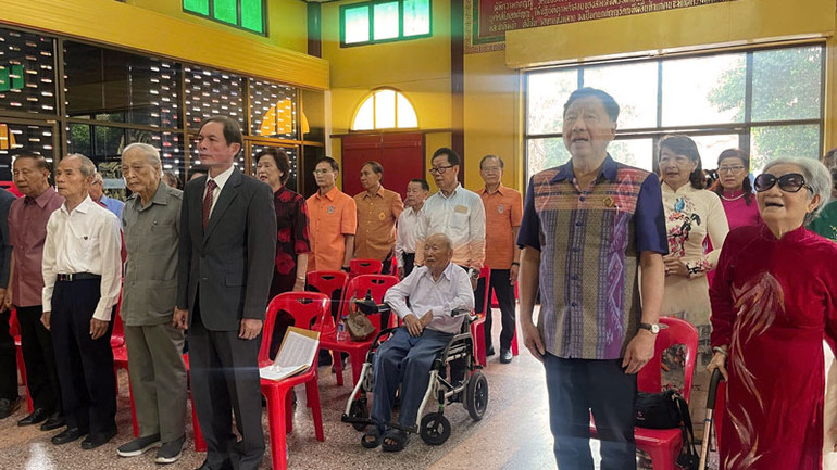 Ông Lương Xuân Hòa (thứ 2 từ phải sang) tại buổi Lễ Giỗ Tổ Hùng Vương ngày 6/4. (Ảnh: CTV)