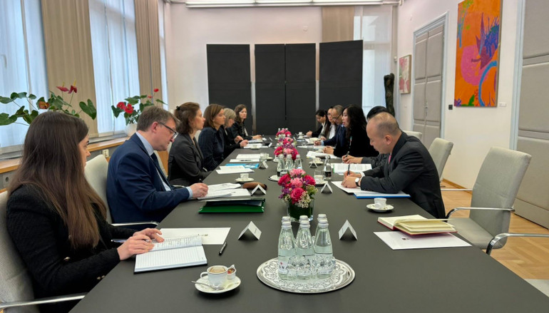 Thứ trưởng Lê Thị Thu Hằng hội kiến Phó Thủ tướng, Bộ trưởng Ngoại giao và các vấn đề châu Âu Slovenia Tanja Fajon. (Ảnh BỘ NGOẠI GIAO)