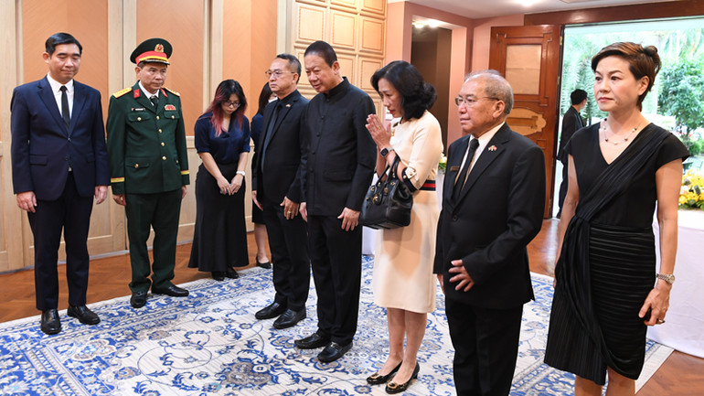 Đoàn đại biểu Hội Hữu nghị Thái Lan-Việt Nam viếng nguyên Chủ tịch nước Trần Đức Lương.