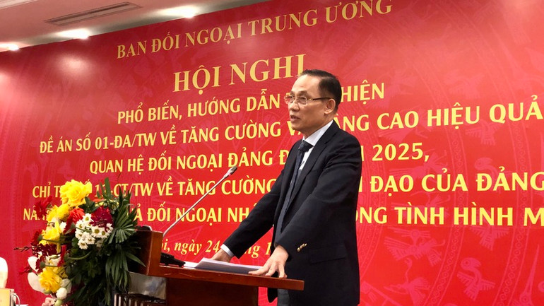 Đồng chí Lê Hoài Trung phát biểu chỉ đạo Hội nghị.