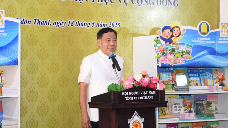 Chủ tịch Hội Người Việt Nam tỉnh Udon Thani phát biểu tại sự kiện.