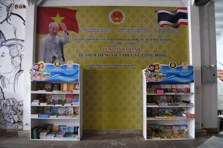 Tủ sách tiếng Việt phục vụ cộng đồng