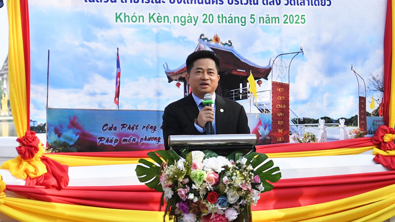 Tổng lãnh sự Đinh Hoàng Linh ca ngợi những công lao to lớn của Chủ tịch Hồ Chí Minh.