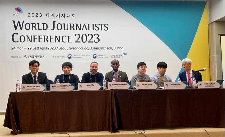 Phiên thảo luận "Thách thức của báo chí đối với sự phát triển của khu vực".