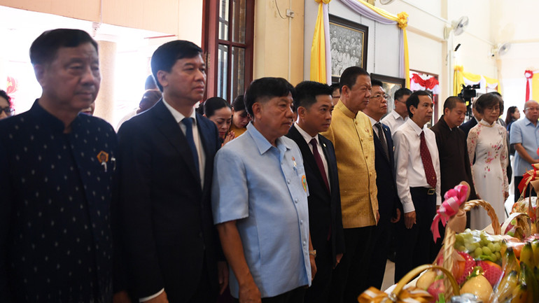 Các đại biểu tưởng nhớ Chủ tịch Hồ Chí Minh.