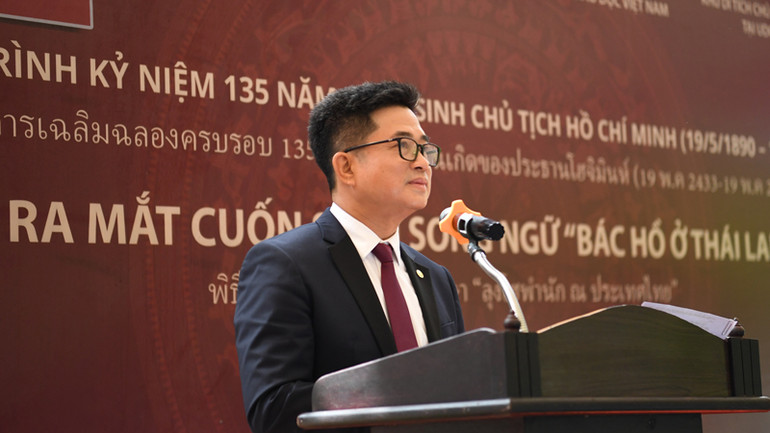 Tổng lãnh sự Đinh Hoàng Linh tin tưởng, cuốn sách sẽ góp phần nâng cao tinh thần yêu nước của bà con kiều bào.