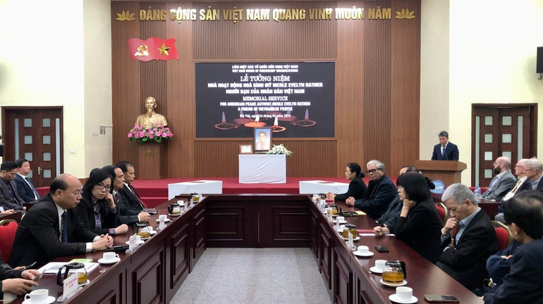 Chủ tịch Liên hiệp các tổ chức hữu nghị Việt Nam phát biểu tại lễ tưởng niệm.