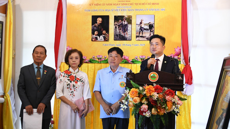 Tổng lãnh sự Đinh Hoàng Linh nhấn mạnh, triển lãm tranh là hoạt động ý nghĩa nhằm kỷ niệm 135 năm Ngày sinh Chủ tịch Hồ Chí Minh.