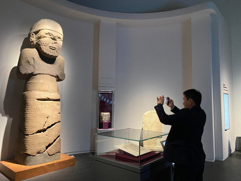 Bảo tàng được kỳ vọng sẽ nâng cao nhận thức của người dân về sự đa dạng của các nền văn hóa trên thế giới. Bảo tàng được kỳ vọng sẽ nâng cao nhận thức của người dân về sự đa dạng của các nền văn hóa trên thế giới.