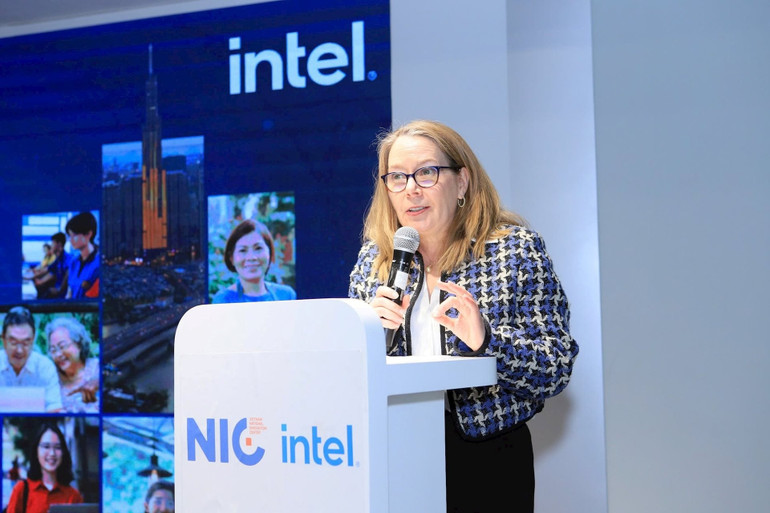 Bà Sarah Kemp, Phó Chủ tịch phụ trách Đối ngoại Chính phủ Quốc tế, Tập đoàn Intel Bà Sarah Kemp, Phó Chủ tịch phụ trách Đối ngoại Chính phủ Quốc tế, Tập đoàn Intel