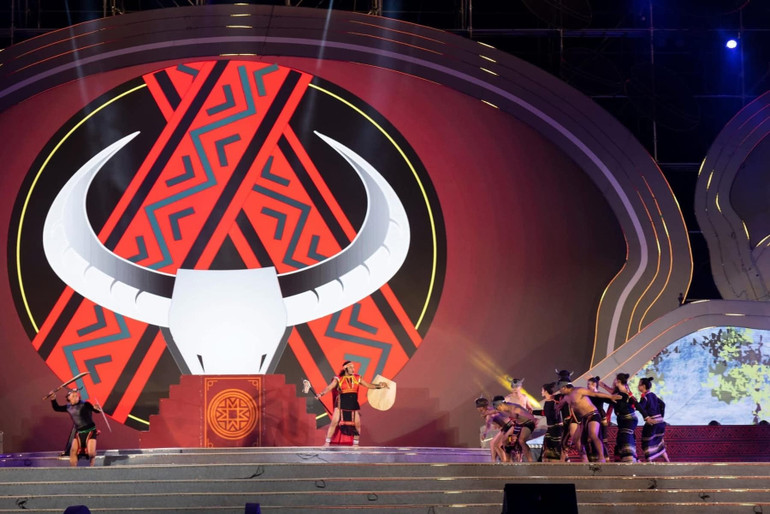 Hình ảnh trong vở ca kịch Khát vọng Dam Săn. Ảnh: NVCC