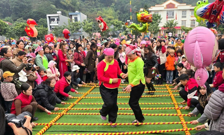 Vào ngày Thìn đầu tiên của năm Ất Tỵ, tức ngày 4/2/2025, xã Quang Kim, huyện Bát Xát, tỉnh Lào Cai tổ chức Lễ hội xuống đồng. Ảnh: Hương Thu