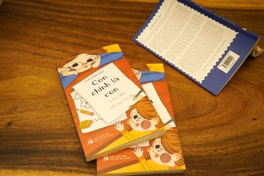Cuốn sách “Con chính là con - Lớn lên với sự tự do”.