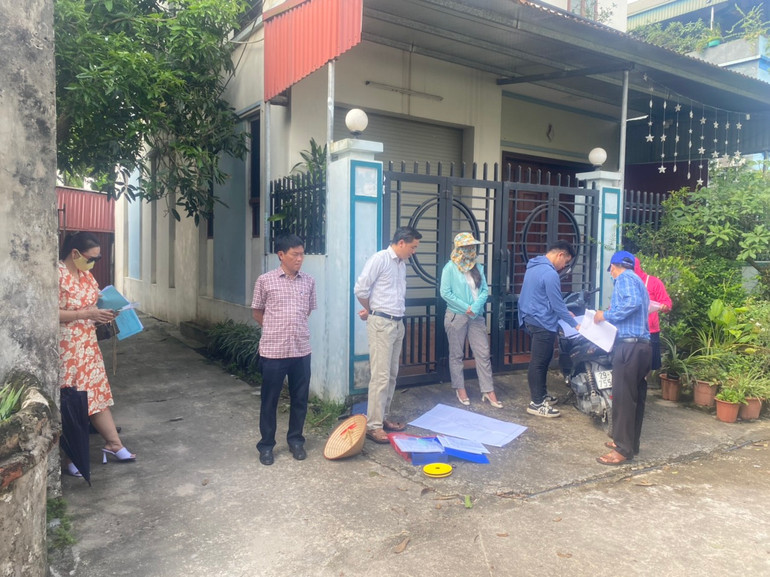 Kiểm đếm tài sản tại các hộ có đất ở phải giải phóng mặt bằng tại xã Hồng Vân