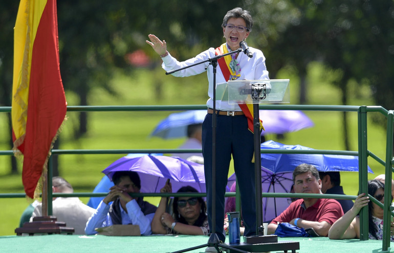 Bà Lopez tuyên thệ tại công viên.