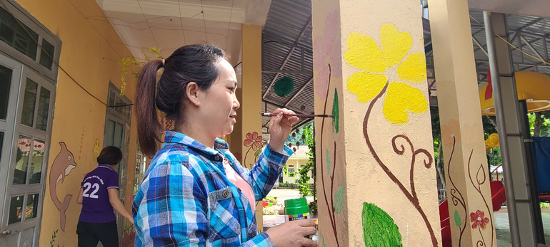 Khung cảnh đã được điểm tô những mầu sắc mới.