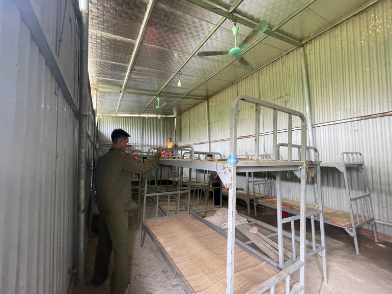 Phòng ở mái tôn này sẽ được các nhà hảo tâm cố gắng thay thế bằng một ngôi nhà cấp bốn khang trang.