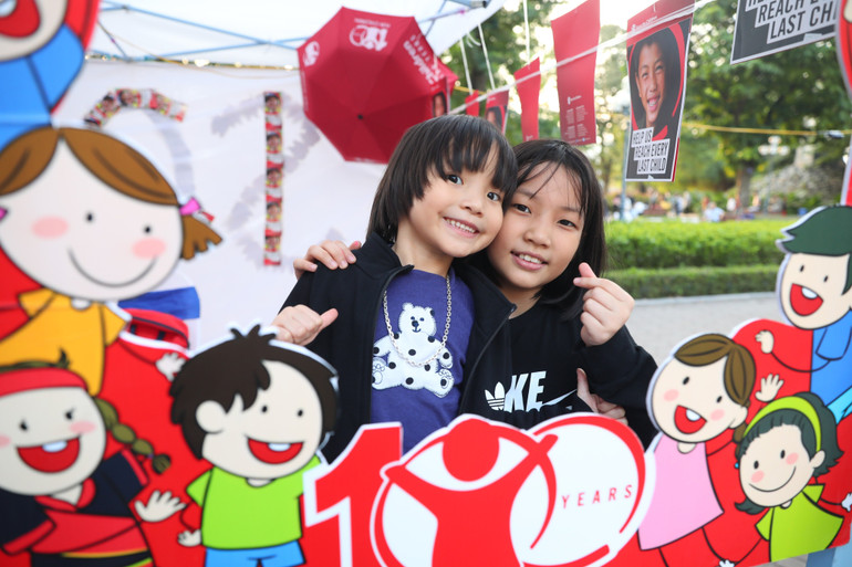 Chăm sóc, bảo vệ trẻ em là trách nhiệm không của riêng ai. Ảnh: HIỂU MINH