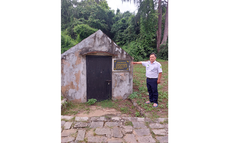 Di tích Hầm phân bò - chứng tích kẻ thù tra tấn, đày đọa người tù.