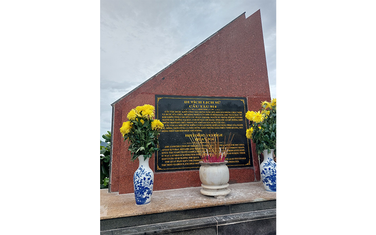 Bia tưởng niệm tại Di tích lịch sử Cầu Tàu 914. Bia tưởng niệm tại Di tích lịch sử Cầu Tàu 914.