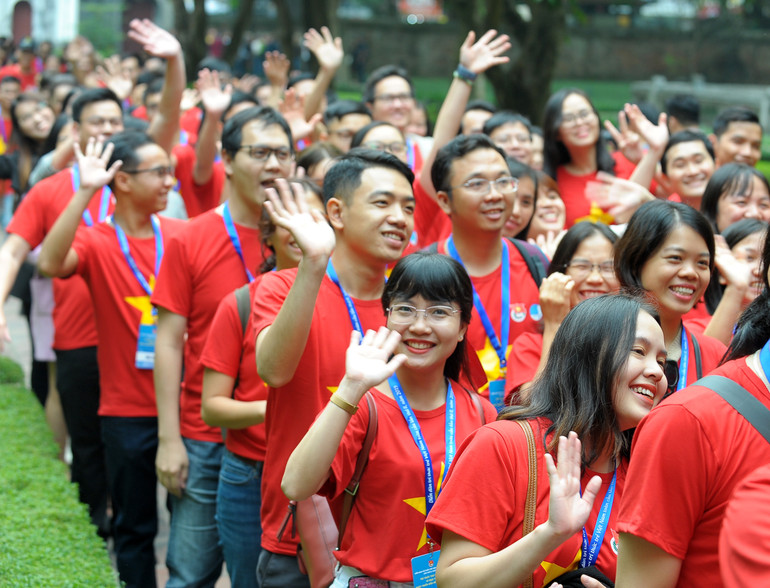 Đại biểu Diễn đàn Trí thức trẻ Việt Nam toàn cầu tham quan Văn Miếu – Quốc Tử Giám trong hành trình Tôi yêu Tổ quốc tôi. Ảnh: Xuân Tùng Đại biểu Diễn đàn Trí thức trẻ Việt Nam toàn cầu tham quan Văn Miếu – Quốc Tử Giám trong hành trình Tôi yêu Tổ quốc tôi. Ảnh: Xuân Tùng