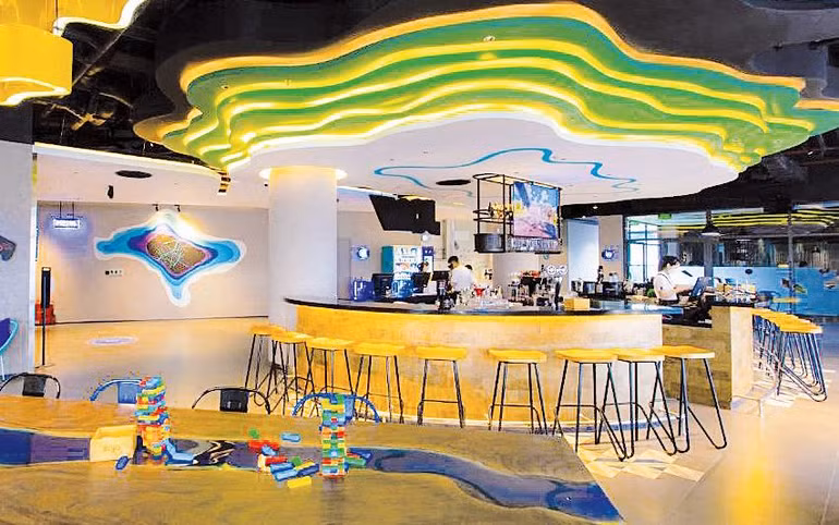 Mỗi khách sạn trong chuỗi SOJO đều mang dấu ấn riêng của địa phương, hòa cùng lối kiến trúc hiện đại và đầy cá tính.