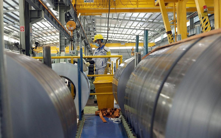 Sản xuất thép cuộn xuấn khẩu tại Công ty TNHH Thép JFE Shoji Hải Phòng, vốn đầu tư Nhật Bản, tại Khu công nghiệp đô thị VSIP Hải Phòng. (Ảnh TTXVN)
