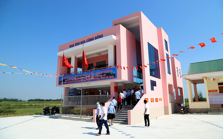 Nhà văn hóa cộng đồng kết hợp tránh lũ ở huyện Ðức Thọ. Nhà văn hóa cộng đồng kết hợp tránh lũ ở huyện Ðức Thọ.