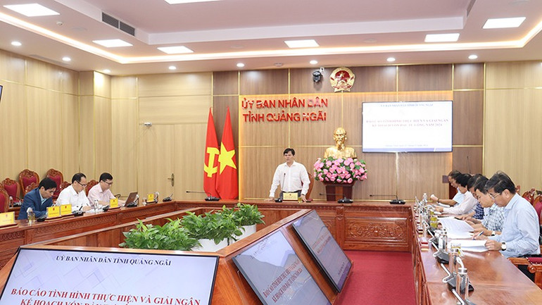 Phó Chủ tịch Ủy ban nhân dân tỉnh Quảng Ngãi Trần Phước Hiền phát biểu chỉ đạo tại cuộc họp.