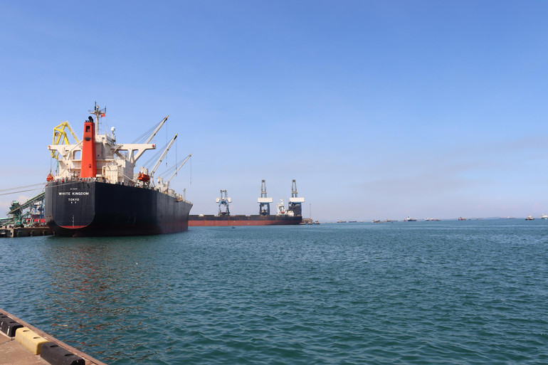 Cảng biển nước sâu, lợi thế khác biệt của Khu kinh tế Dung Quất.