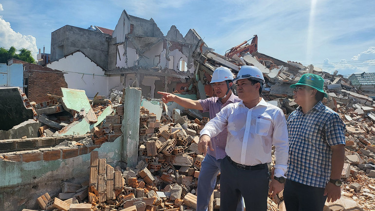 Lãnh đạo tỉnh Quảng Ngãi cùng các sở và địa phương thường xuyên kiểm tra hiện trường giải phóng mặt bằng dự án cao tốc Quảng Ngãi-Hoài Nhơn.