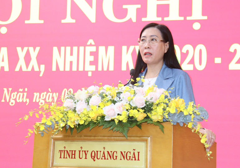 Đồng chí Bùi Thị Quỳnh Vân, Ủy viên Trung ương Đảng, Bí thư Tỉnh ủy, Chủ tịch Hội đồng nhân dân tỉnh Quảng Ngãi phát biểu tại Hội nghị. Đồng chí Bùi Thị Quỳnh Vân, Ủy viên Trung ương Đảng, Bí thư Tỉnh ủy, Chủ tịch Hội đồng nhân dân tỉnh Quảng Ngãi phát biểu tại Hội nghị.