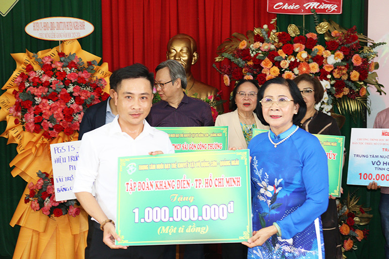 Nhiều đơn vị, doanh nghiệp chung tay đồng hành cùng Trung tâm để chăm sóc, nuôi dạy trẻ ngày càng tốt hơn.