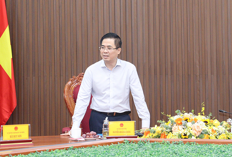 Chủ tịch Ủy ban nhân dân tỉnh Quảng Ngãi Nguyễn Hoàng Giang phát biểu tại buổi làm việc.