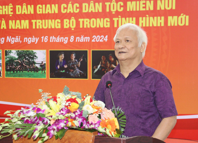 Giáo sư, Tiến sĩ Lê Hồng Lý, Chủ tịch Hội Văn nghệ dân gian Việt Nam phát biểu tại Hội thảo.