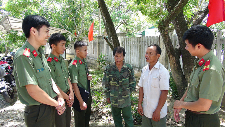 Công an huyện miền núi Sơn Hà vận động, giải quyết một vụ nghi “cầm đồ thuốc độc” tại xã Sơn Kỳ.