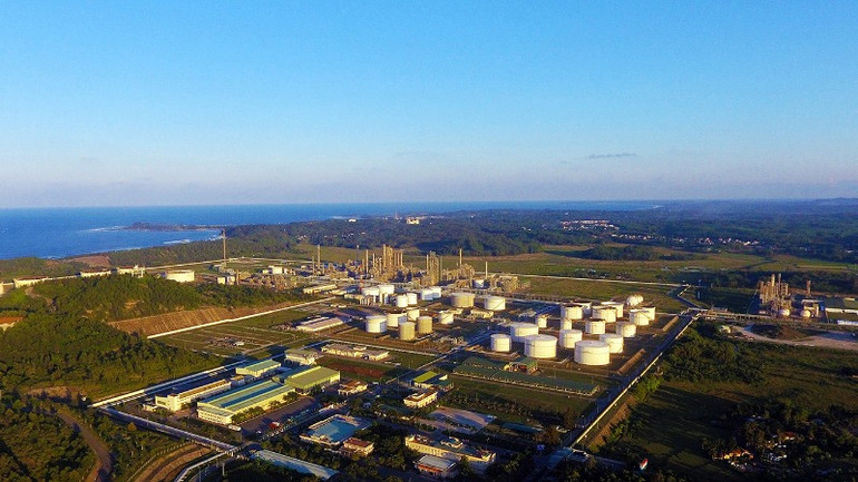 Nhà máy lọc dầu Dung Quất, hạt nhân tăng trưởng kinh tế của tỉnh Quảng Ngãi.