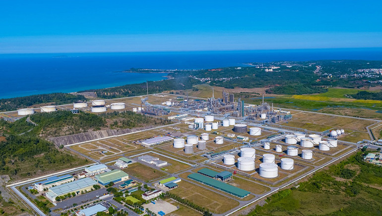 Nhà máy lọc dầu Dung Quất, "thỏi nam châm" thu hút đầu tư vào Khu kinh tế Dung Quất.