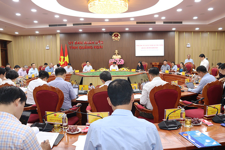 Quang cảnh buổi làm việc.